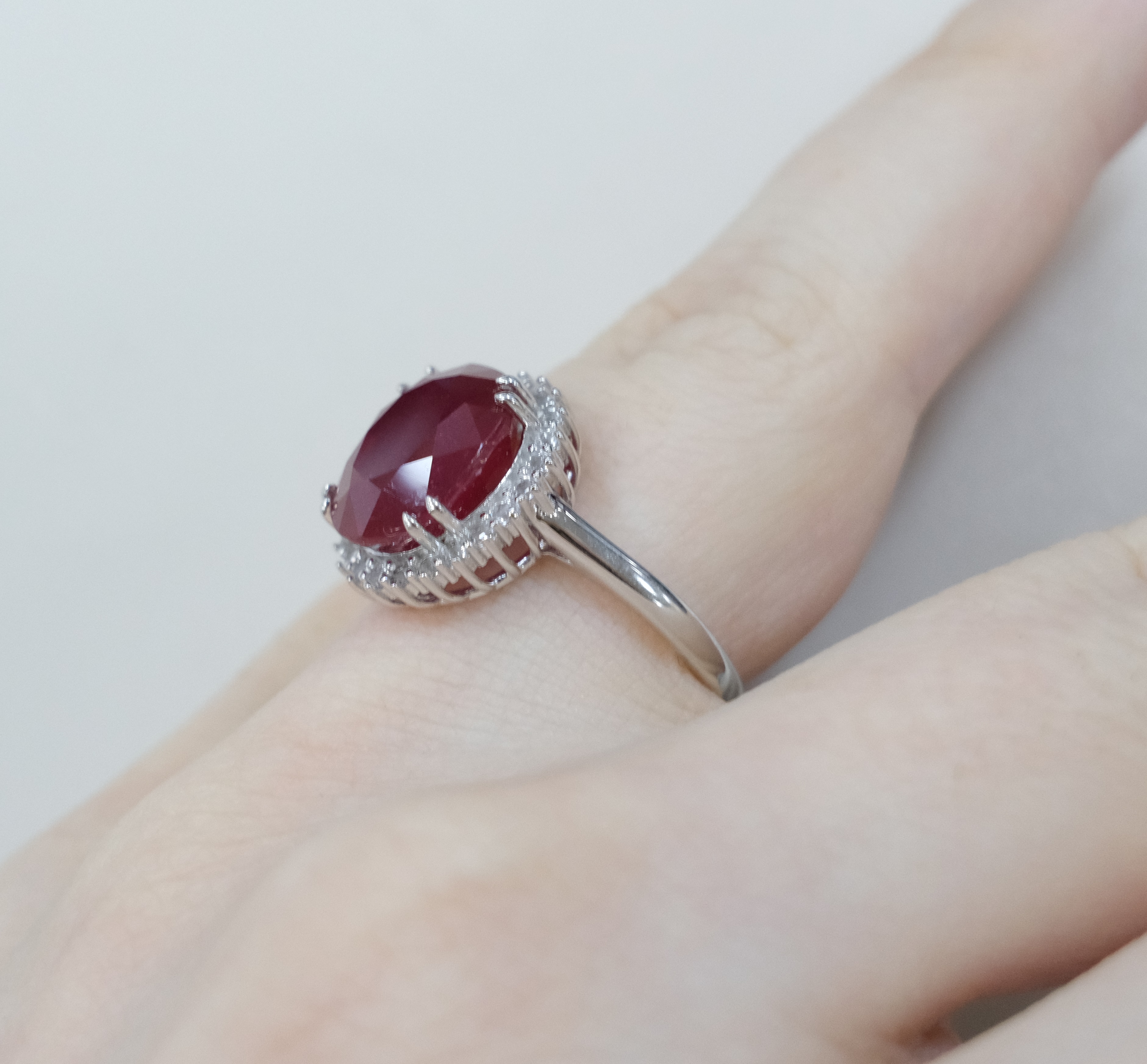 Серебряное кольцо с рубином